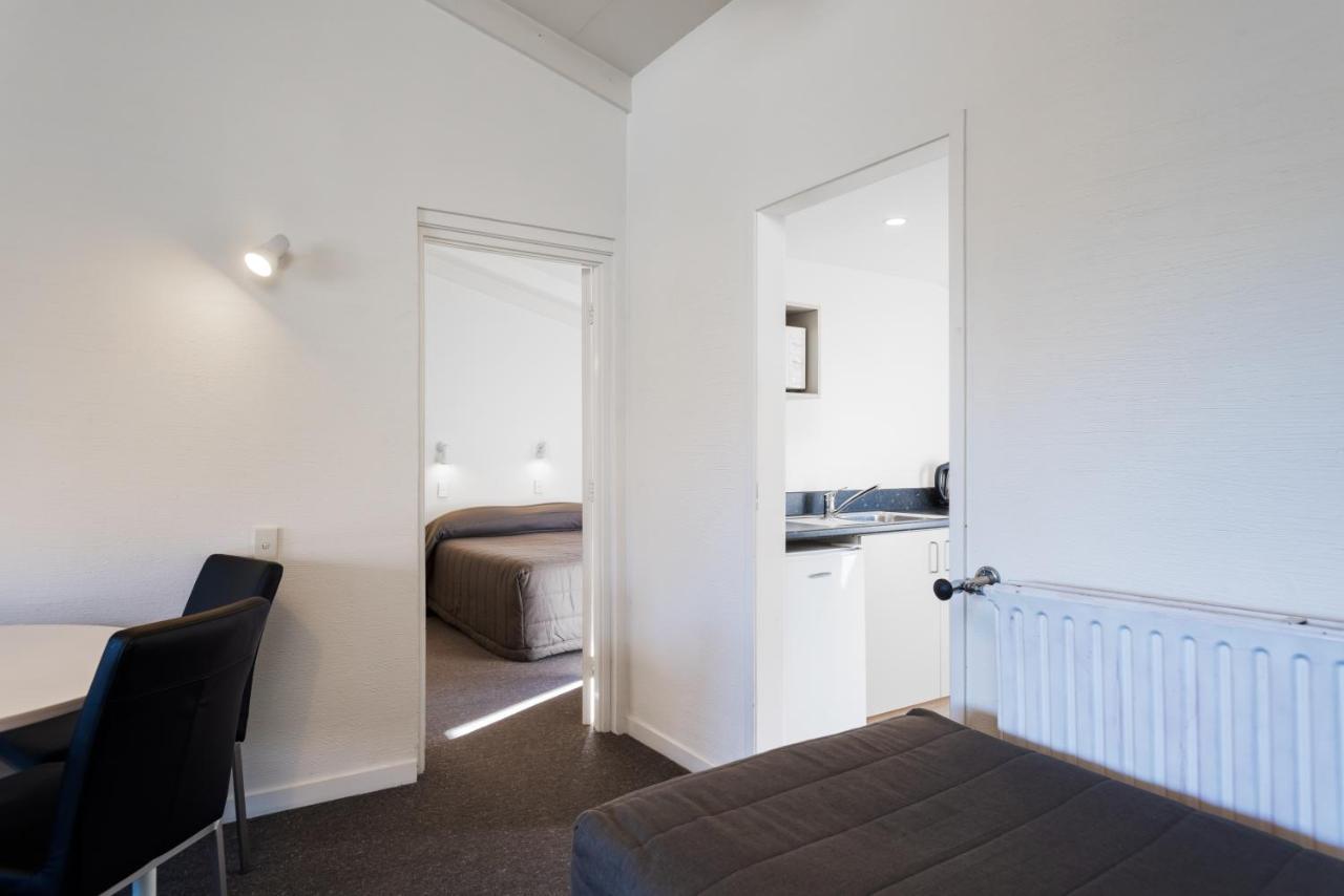 Queenstown Motel Apartments (Adults Only) Екстер'єр фото