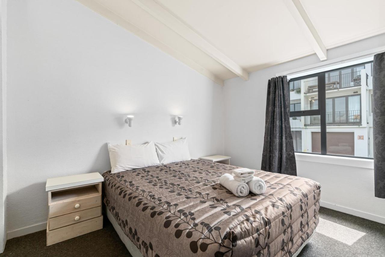 Queenstown Motel Apartments (Adults Only) Екстер'єр фото
