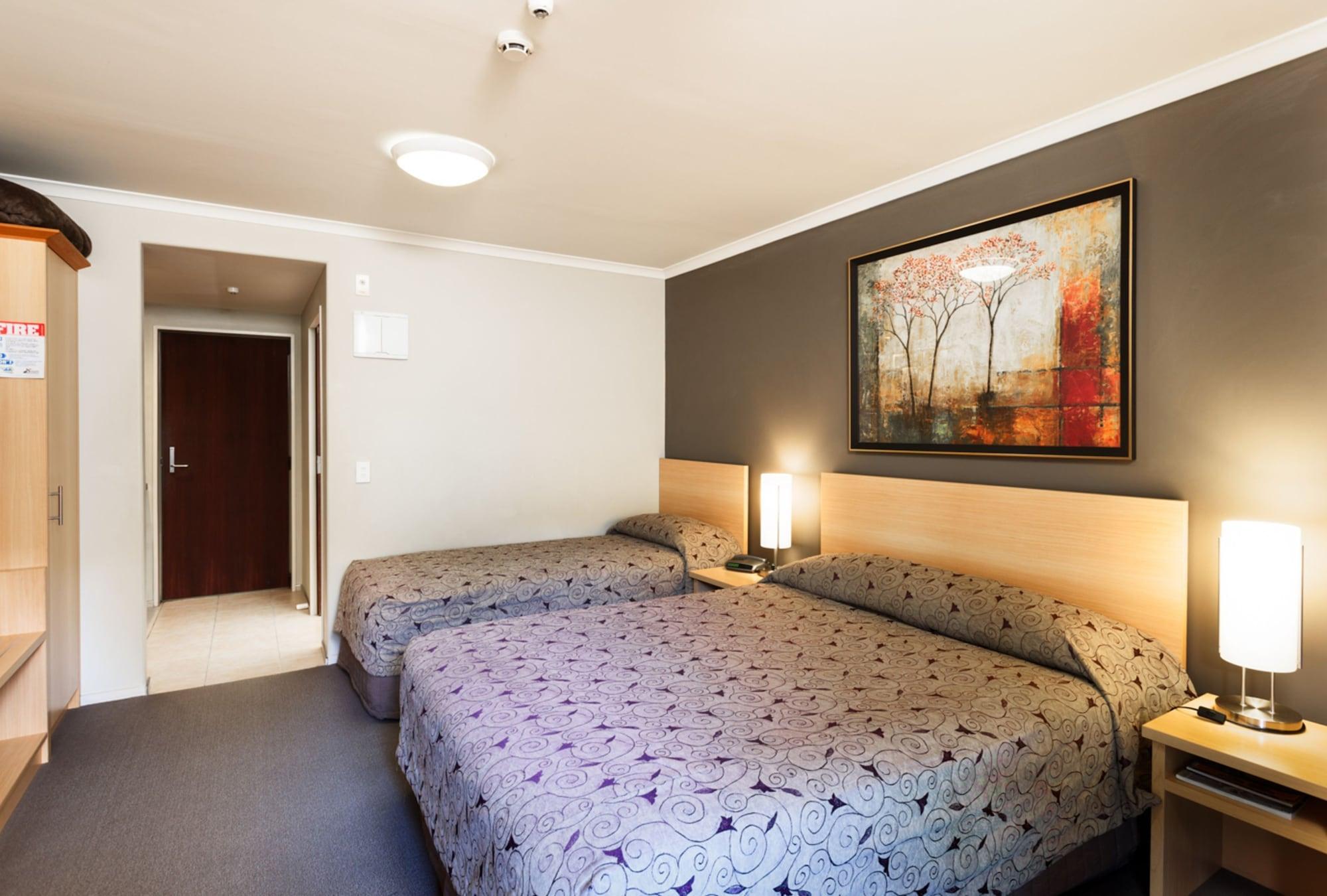 Queenstown Motel Apartments (Adults Only) Екстер'єр фото