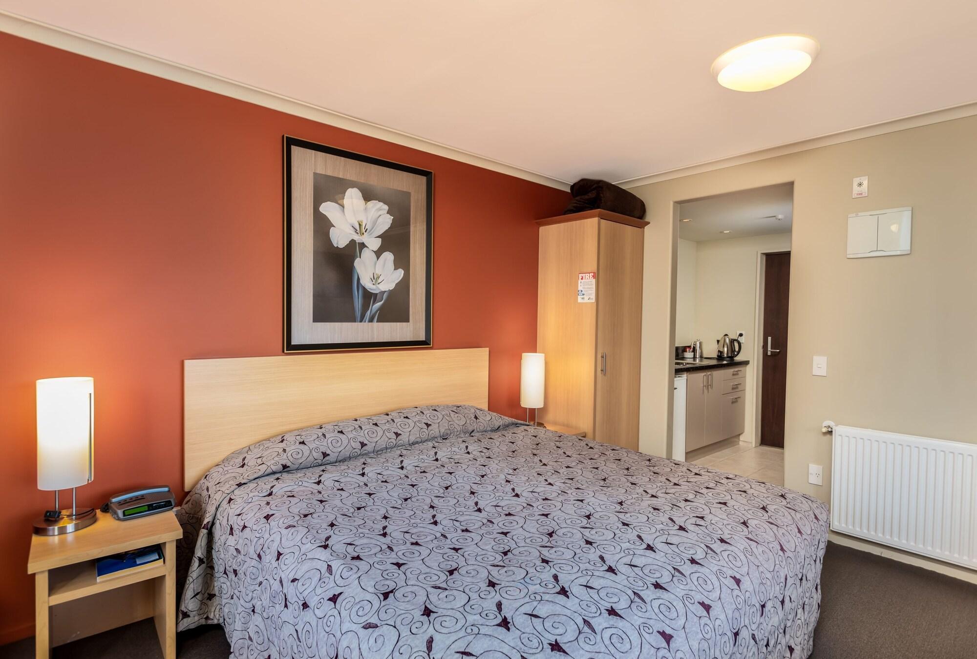 Queenstown Motel Apartments (Adults Only) Екстер'єр фото