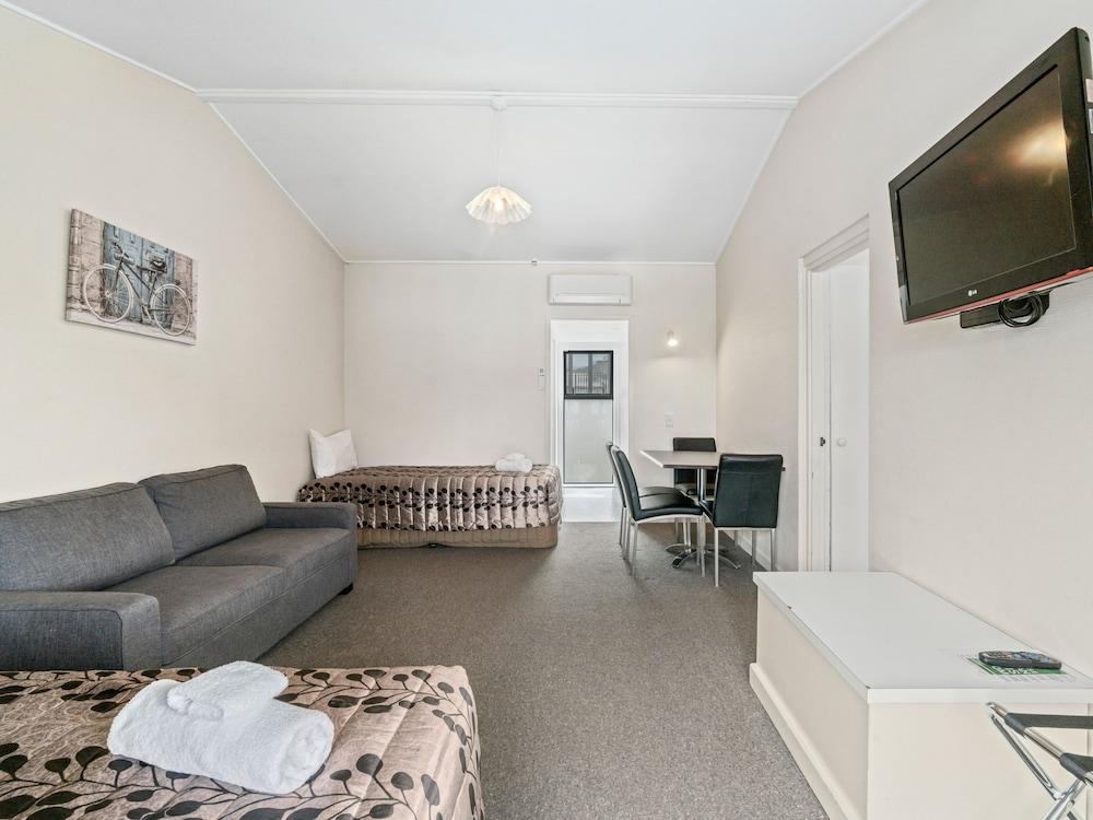 Queenstown Motel Apartments (Adults Only) Екстер'єр фото