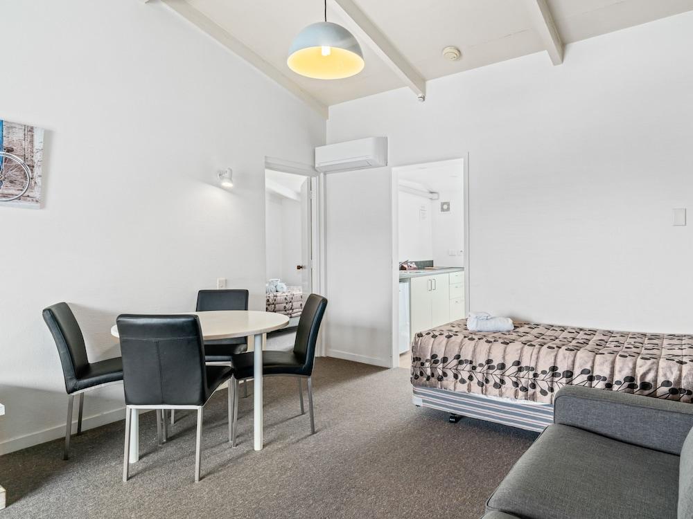 Queenstown Motel Apartments (Adults Only) Екстер'єр фото