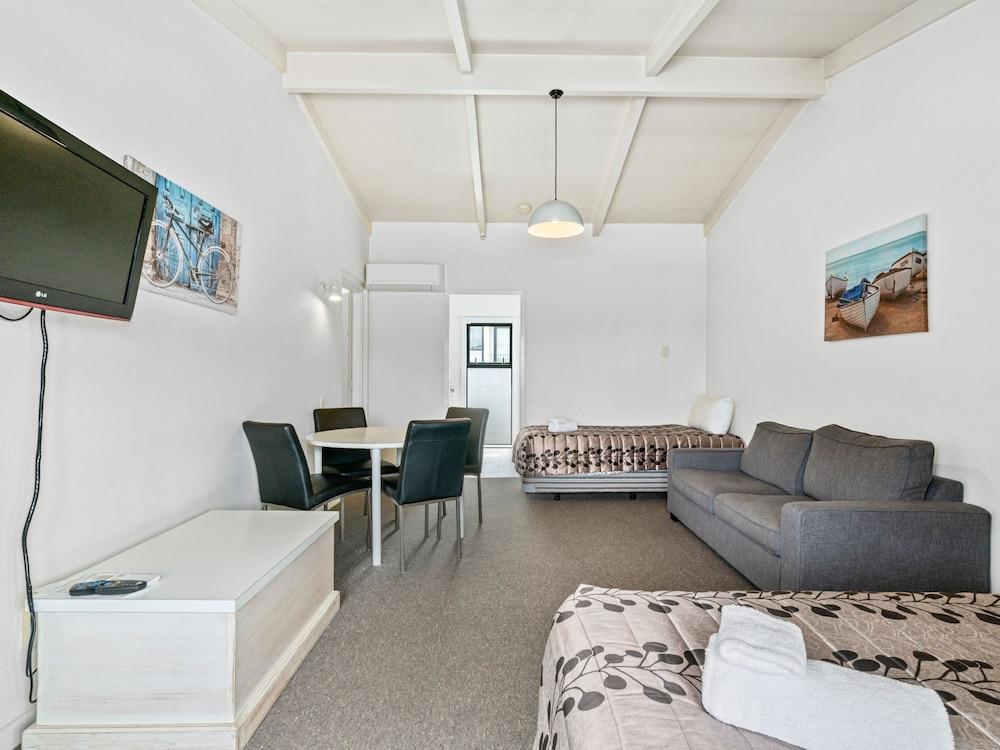 Queenstown Motel Apartments (Adults Only) Екстер'єр фото