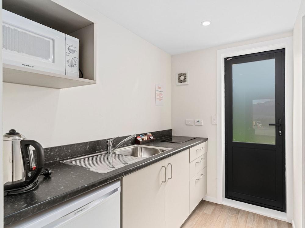 Queenstown Motel Apartments (Adults Only) Екстер'єр фото