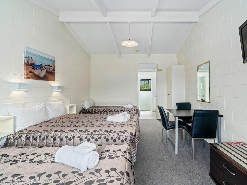 Queenstown Motel Apartments (Adults Only) Екстер'єр фото