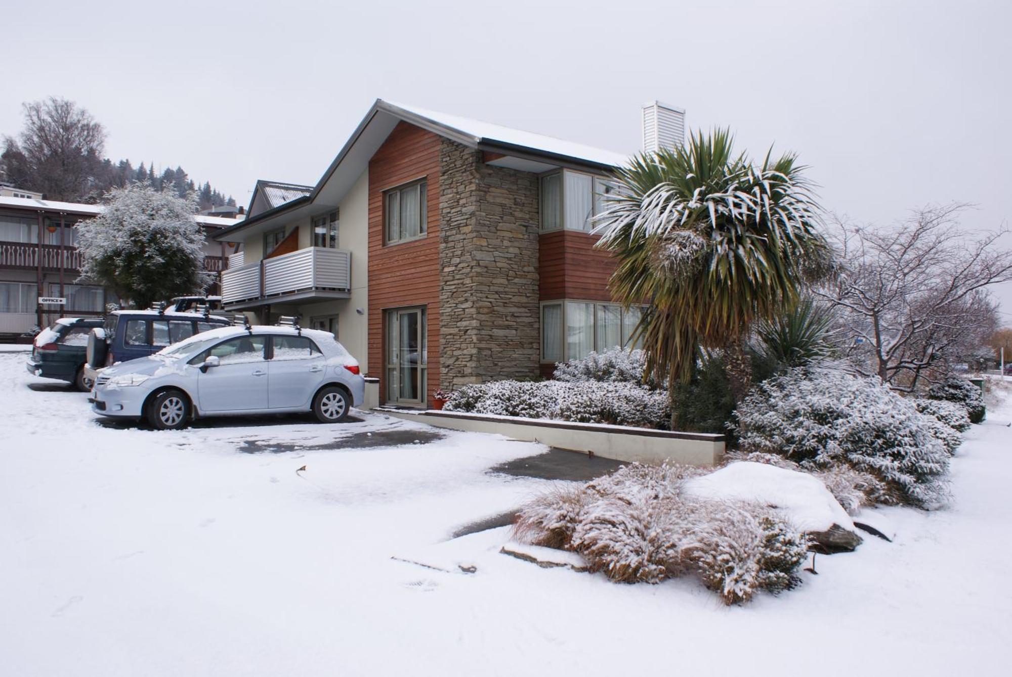 Queenstown Motel Apartments (Adults Only) Екстер'єр фото